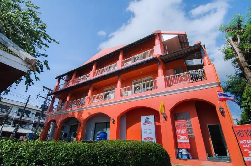 The Orange Pier Guesthouse บ้านบางจาก ภายนอก รูปภาพ